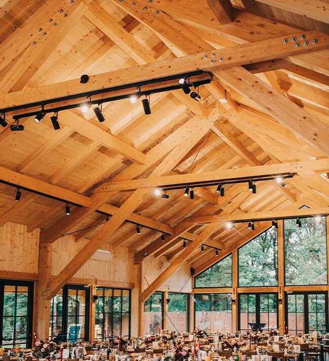 Zastosowanie drewna klejonego konstrukcyjnego przy budowie obiektów